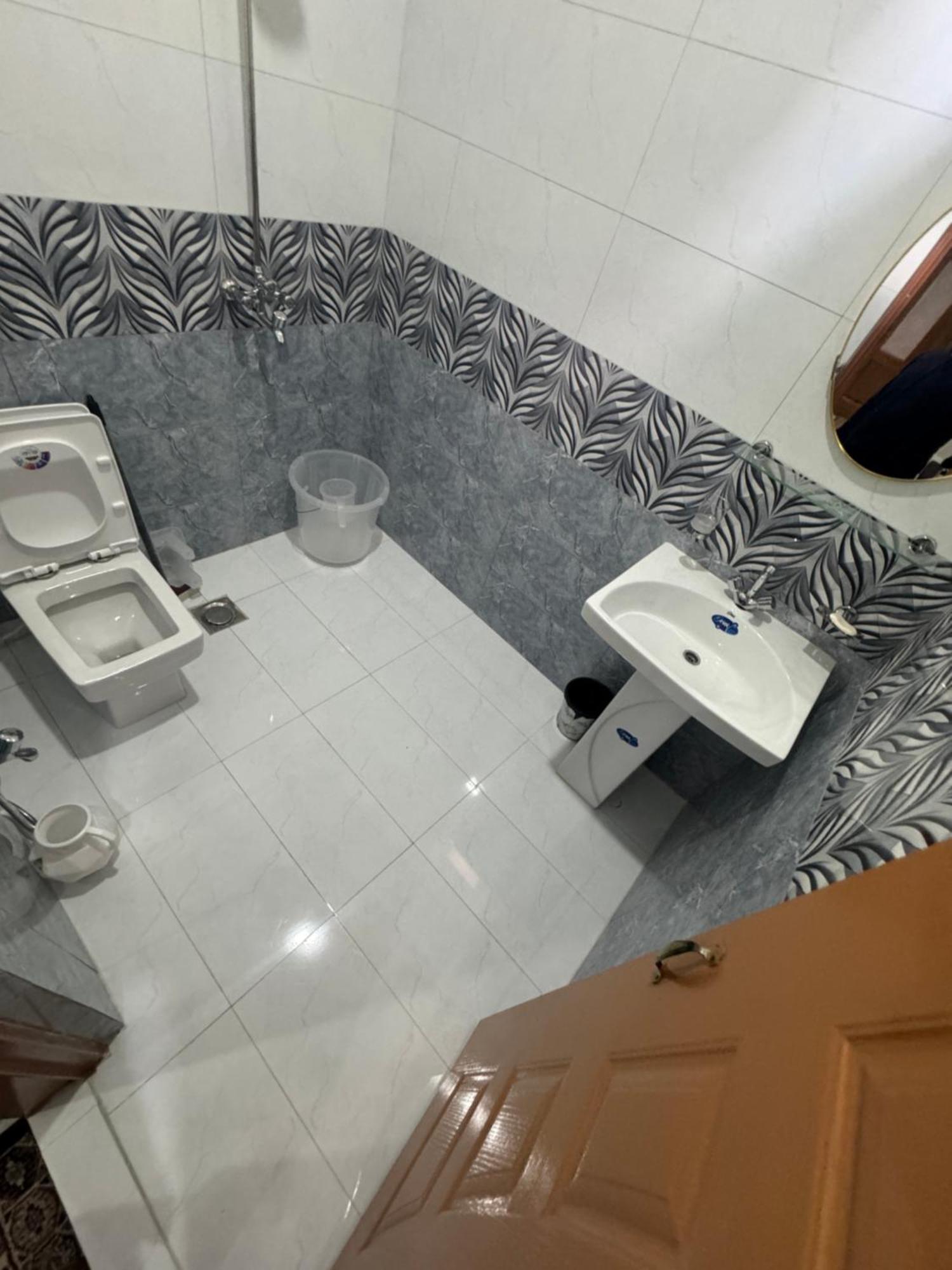 Royal Executive Inn Guest House 이슬라마바드 외부 사진