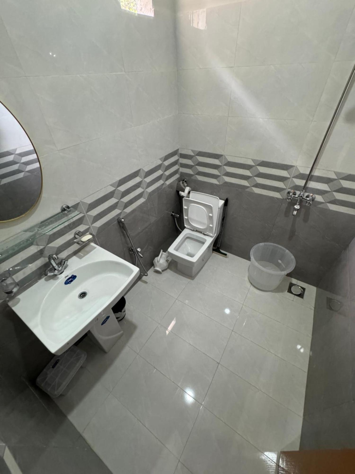 Royal Executive Inn Guest House 이슬라마바드 외부 사진