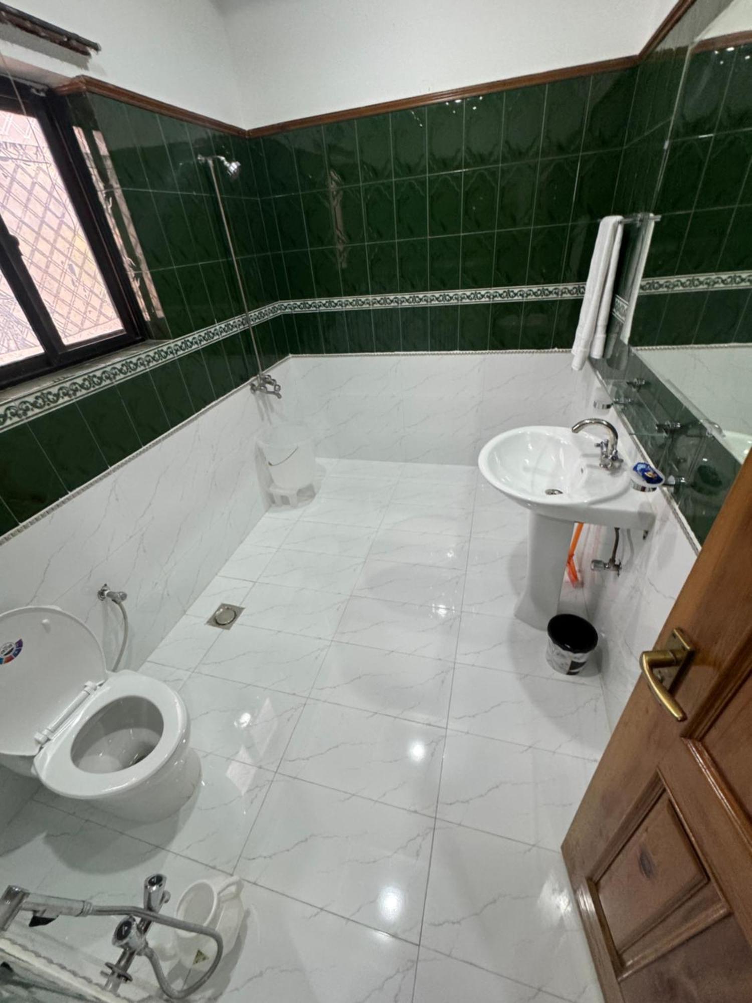 Royal Executive Inn Guest House 이슬라마바드 외부 사진