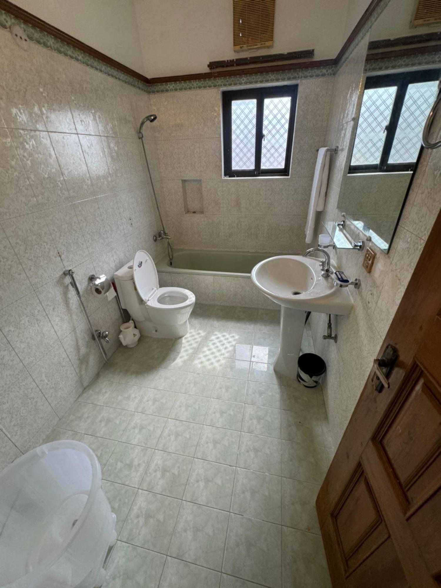 Royal Executive Inn Guest House 이슬라마바드 외부 사진