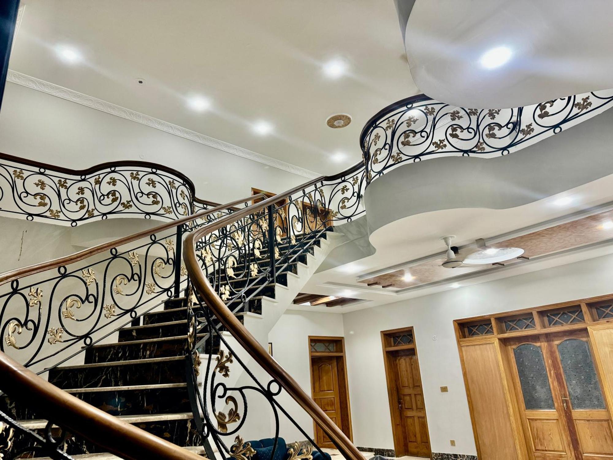 Royal Executive Inn Guest House 이슬라마바드 외부 사진
